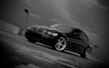 Голубые глазки на BMW 3 серии, М3, черный, пасмурное небо
